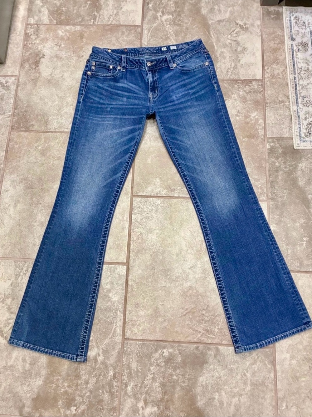 Miss Me Signature Bootcut Jeans Women’s 33x34 Mid Rise Stretch Denim EUC - Picture 3 of 12